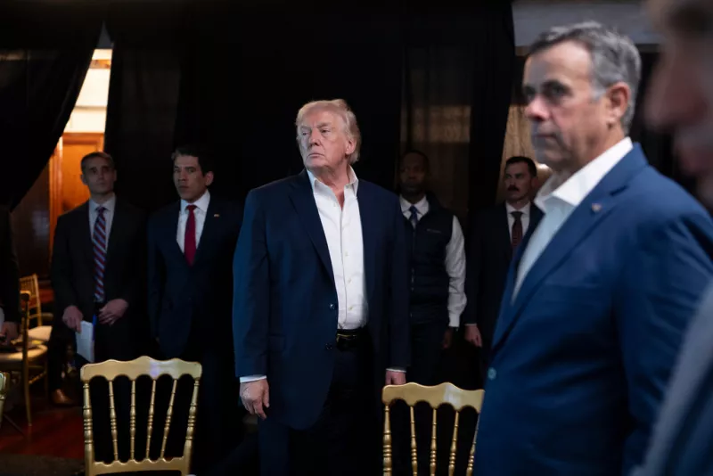 Ο Τραμπ και το επιτελείο του παρακολουθούν τη σύλληψη Μαδούρο