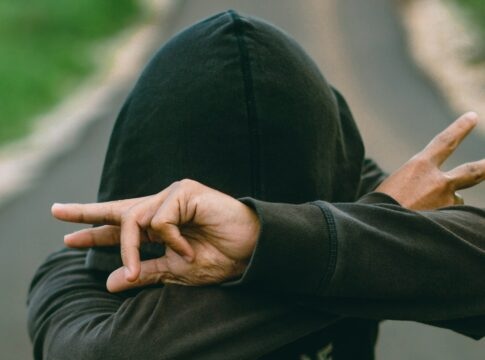 Explainer: Γιατί οι έφηβοι γίνονται πιο βίαιοι;