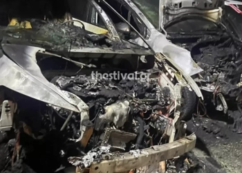 Φωτιά σε μάντρα με μεταχειρισμένα οχήματα στη Θεσσαλονίκη (Εικόνες, βίντεο)