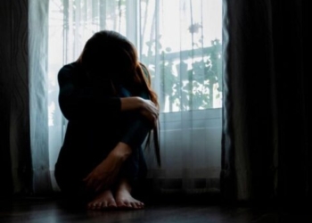 Φρίκη σε χωριό της Μεσαράς: Πατέρας κατηγορείται ότι βίαζε τις δύο κόρες του!