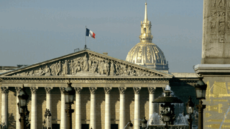 Γαλλία: Η κυβέρνηση επιβίωσε από την πρώτη πρόταση μομφής για τον προϋπολογισμό του 2026