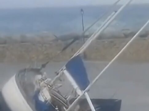 Γαύδος: Οι θυελλώδεις άνεμοι βύθισαν δέκα σκάφη – Bίντεο του Creta24