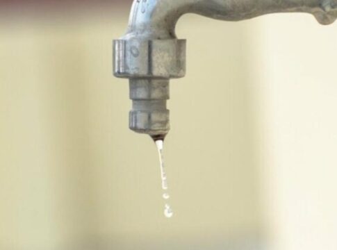 «Η μεγαλύτερη πόλη της Κρήτης δεν μπορεί να διψάσει»: Σχέδιο έκτακτης ανάγκης στο Ηράκλειο, αφαλατώσεις και νέα έργα ύδρευσης