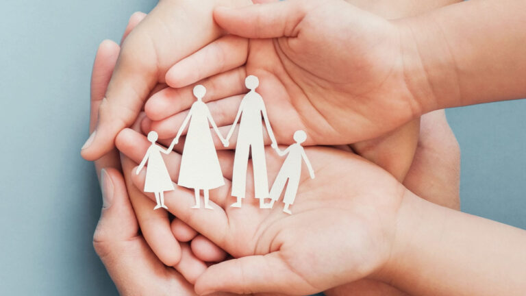 Η σιωπηλή κρίση της υπογεννητικότητας: Γιατί ο κόσμος κάνει λιγότερα παιδιά