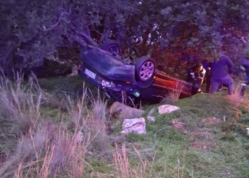 Ιεράπετρα: Στο νοσοκομείο μητέρα με τα δύο παιδιά της μετά από ανατροπή ΙΧ (εικόνες)