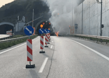 Ηγουμενίτσα: Φωτιά σε βανάκι στην Εγνατία Οδό - Δείτε βίντεο