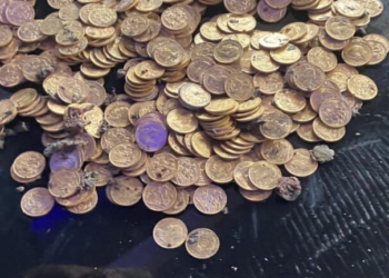 Ηλικιωμένος είχε 370 χρυσές λίρες και τις έδωσε σε απατεώνες - Πώς τον ξεγέλασαν