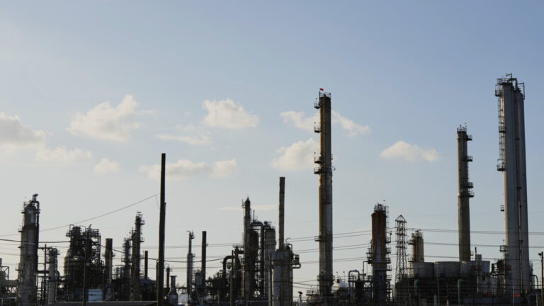 Ιράκ: Συνομιλίες με τη Chevron για πεδίο πετρελαϊκών γεωτρήσεων που διαχειρίζεται η ρωσική Lukoil