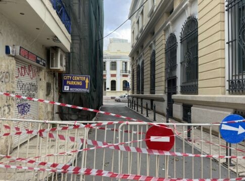 Ηράκλειο: Αποκλεισμένη η Επιμενίδου μετά τη νέα κατάρρευση τμήματος από το Μέγαρο Κοθρή