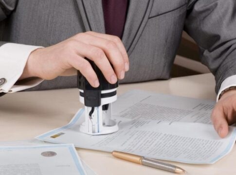 Ηράκλειο: Χειροπέδες σε δημοτικό υπάλληλο για απάτη – Πήρε 6.000 ευρώ και πλαστογράφησε έγγραφο!