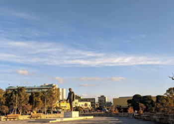 Ηράκλειο: Ένταλμα σύλληψης για τον 19χρονο που έκανε «βουτιά» από τα Ενετικά Τείχη