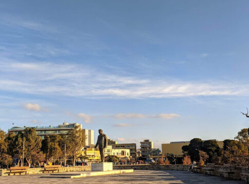 Ηράκλειο: Ένταλμα σύλληψης για τον 19χρονο που έκανε «βουτιά» από τα Ενετικά Τείχη