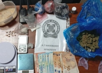 Ηράκλειο: Επικοινωνούσαν με ασύρματους για να «σπρώχνουν» τα ναρκωτικά – Χειροπέδες σε δύο νεαρούς