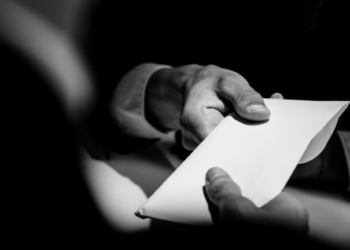 Ηράκλειο: Συνελήφθη δημοτικός υπάλληλος για «φακελάκι» 6.000 ευρώ για πλαστό έγγραφο