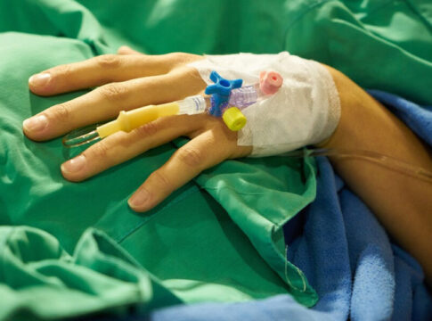 Ηράκλειο: Βγήκε από τη ΜΕΘ η γιατρός με την μηνιγγίτιδα