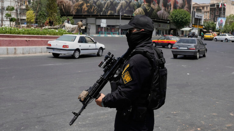 Ιράν: Οι Φρουροί της Επανάστασης απειλούν με αντίποινα τους διαδηλωτές