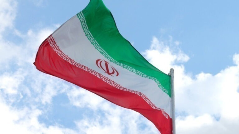 Ιρανός αξιωματούχος: Η Τεχεράνη θα αντιμετωπίσει οποιαδήποτε επίθεση ως ολοκληρωτικό πόλεμο εναντίον μας