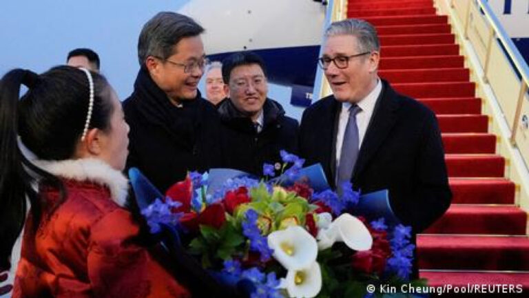 Ιστορική επίσκεψη Στάρμερ στο Πεκίνο