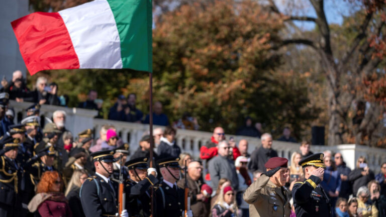 Ιταλία: Σχεδιάζει να αποκτήσει «στρατιωτική δύναμη εφέδρων», σύμφωνα με τον υπ. Άμυνας