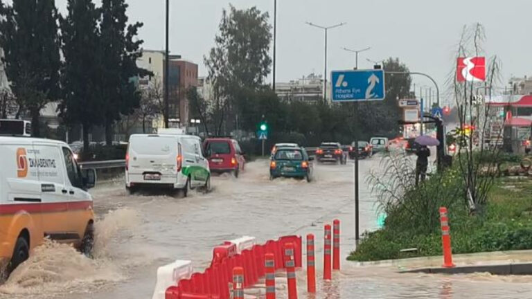 Kαταιγίδες στην Αττική: Λίμνη ξανά η λεωφόρος Βουλιαγμένης - Έπεσαν δέντρα, ζημιές σε οχήματα στην Αργυρούπολη (Βίντεο)