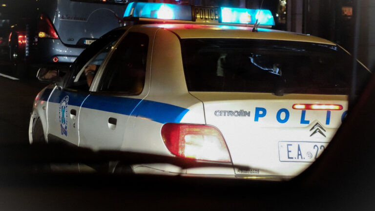 Κινηματογραφική καταδίωξη στην Αιτωλοακαρνανία - Πυροβόλησαν αυτοκίνητο και το τράκαραν για να το ακινητοποιήσουν