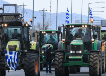 Κλειστός για τα φορτηγά λόγω αγροτικών μπλόκων ο δρόμος σε Ευζώνους και Προμαχώνα