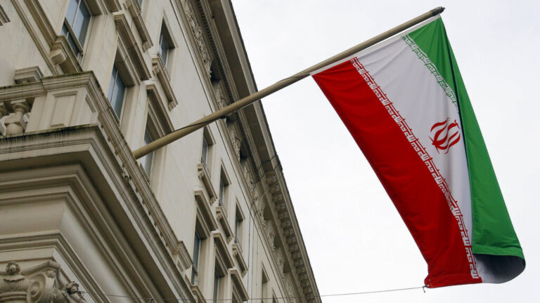 Κλήση του Ιρανού πρέσβη στο Foreign Office: Αποτροπιασμό εκφράζει η Βρετανία για τη βίαιη καταστολή των διαδηλώσεων