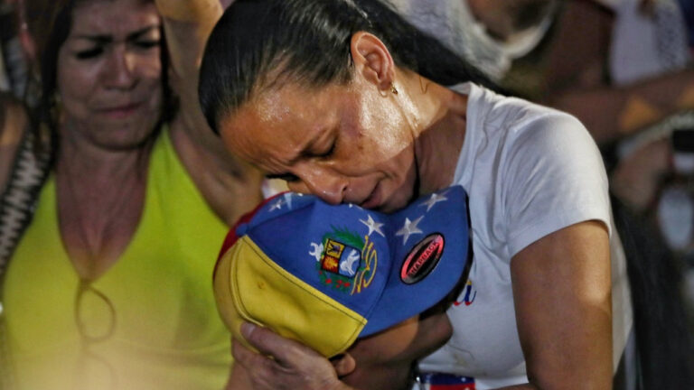 Κολομβία: Βενεζουελάνοι γιορτάζουν την «απελευθέρωση» της χώρας τους