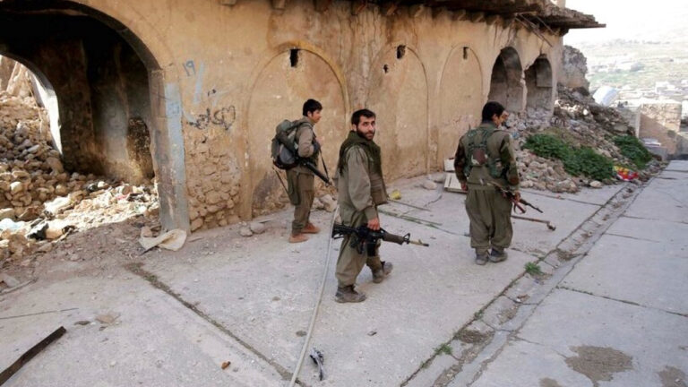 Κούρδοι αυτονομιστές επιχείρησαν να περάσουν στο Ιράν και συγκρούστηκαν με τους Φρουρούς της Επανάστασης