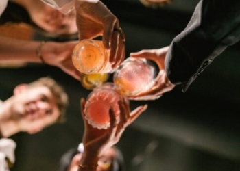 Κρήτη και αλκοόλ: Το επικίνδυνο φαινόμενο της μέθης ανηλίκων που δεν περιορίζεται