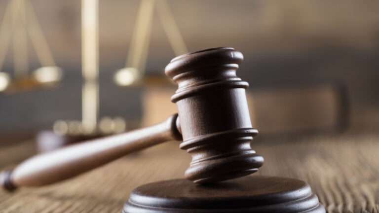 Κρήτη: Κατηγορούμενος ο Αρναουτάκης και Αντιπεριφερειάρχες για 122 στάσεις του ΚΤΕΛ στον ΒΟΑΚ