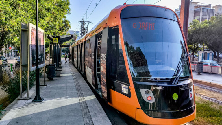 Κυκλοφοριακές ρυθμίσεις στο Τραμ Γραμμή 7 λόγω της τελετής κατάδυσης του Τιμίου Σταυρού στον Πειραιά