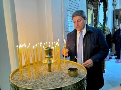 Λευτέρης Αυγενάκης: «Καλή φώτιση σε όλες και σε όλους»