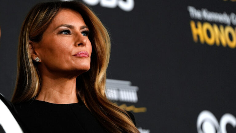 Μήνυμα της Μελάνια Τραμπ για τη Μινεάπολη: «Διαδηλώστε με ειρήνη»