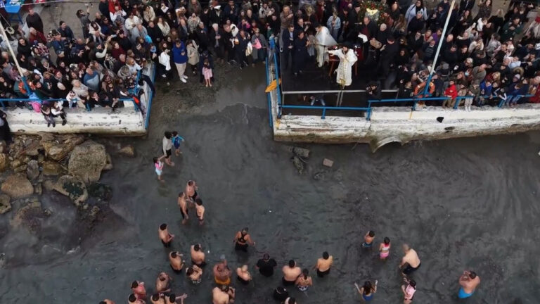 Μοναδικά Θεοφάνια στην Πειραϊκή: Κοσμοσυρροή και απλότητα στον «Όρμο της Αφροδίτης»