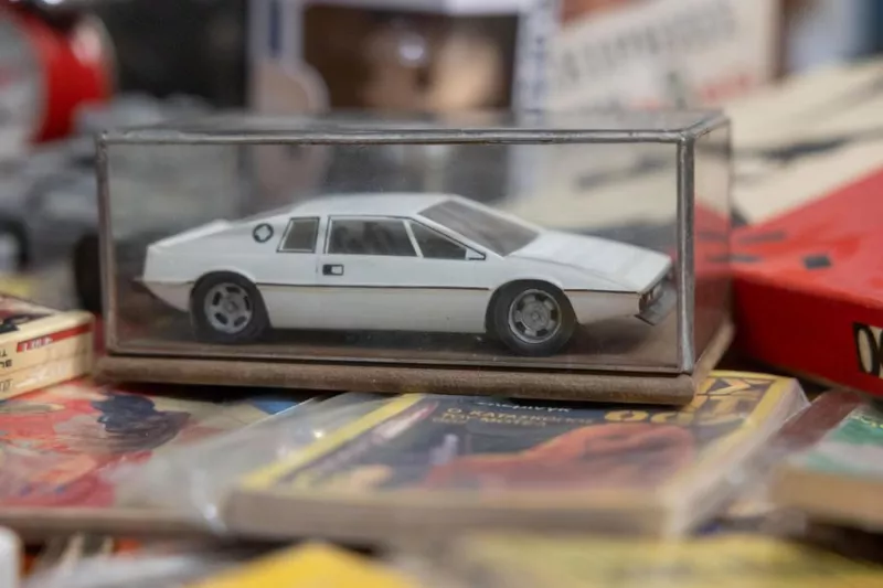 τζεημς μποντ