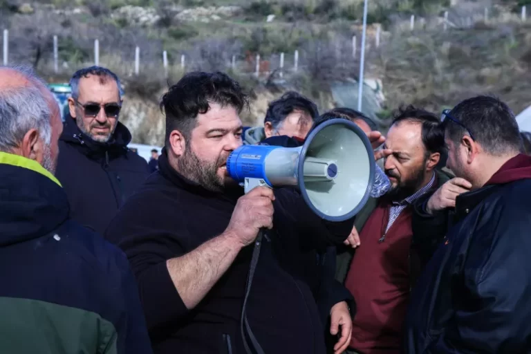 «Ναι» από τους αγρότες στην πρόσκληση του Μαξίμου - Ανοίγουν οι δρόμοι, το Σαββατοκύριακο η Πανελλαδική