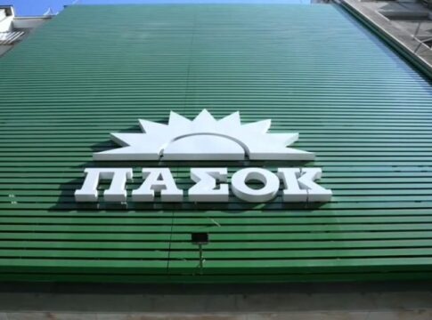 ΝΕ Ηρακλείου ΠΑΣΟΚ: Προκαλεί θυμηδία η λίστα των συμμετεχόντων στη συνάντηση στο Μαξίμου