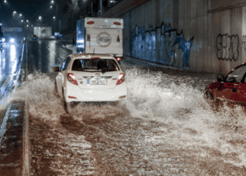 Νέο κύμα κακοκαιρίας από Δευτέρα: Πότε θα κτυπήσει την Αττική - Live η πορεία του φαινομένου