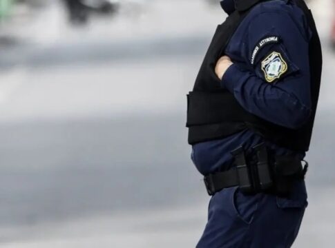 Ο… αστυνομικός ήταν απατεώνας: Πώς εξαπατήθηκε 53χρονη εργαζόμενη σε κατάστημα εστίασης