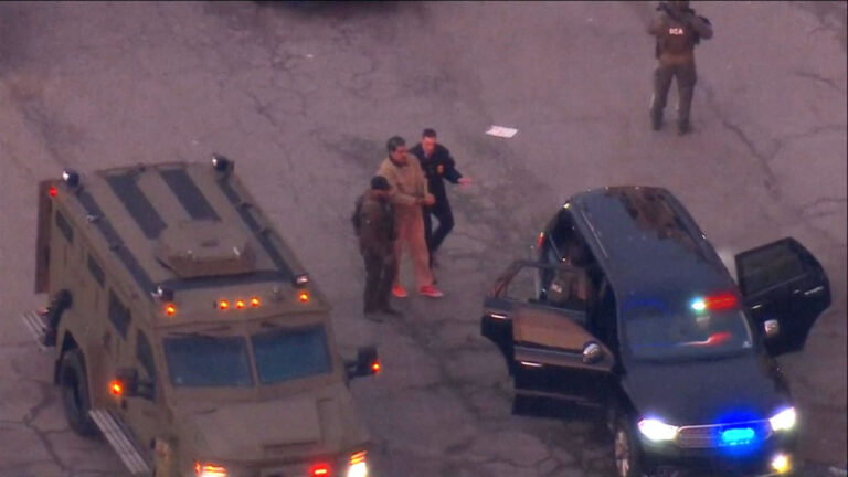 Ο Νικολάς Μαδούρο και η Σίλια Φλόρες τραυματίστηκαν κατά την αιχμαλώτισή τους