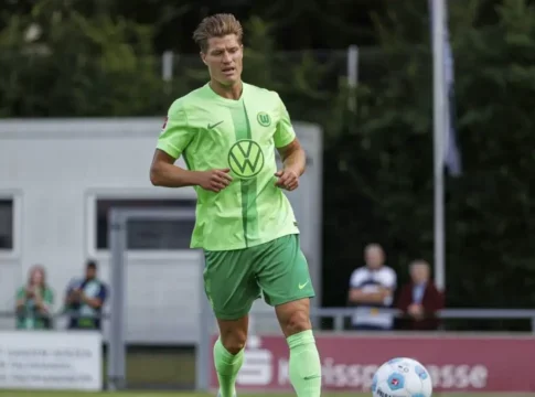 Ο παίκτης που επιτέθηκε στον Κούτσια είχε αρνηθεί στο παρελθόν να υπογράψει φανέλα με το σήμα της ΛΟΑΤΚΙ κοινότητας