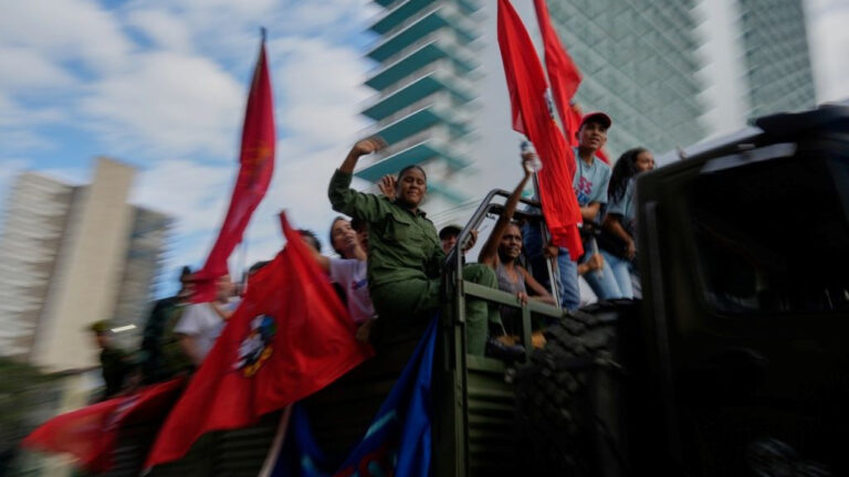 Ο Τραμπ σκληραίνει τον τόνο έναντι της Κούβας: « Δεχτείτε συμφωνία, προτού να είναι αργά» - Οργή στην Αβάνα