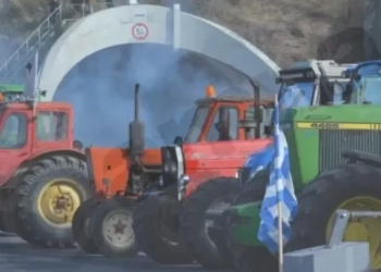 Οι αγρότες έκλεισαν Τέμπη, Μπράλο και Κάστρο - Νέα πρόσκληση Μαρινάκη για συνάντηση με Μητσοτάκη την Τρίτη
