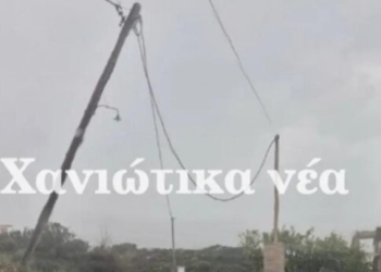 Οι ισχυροί άνεμοι μετακίνησαν στύλο της ΔΕΗ