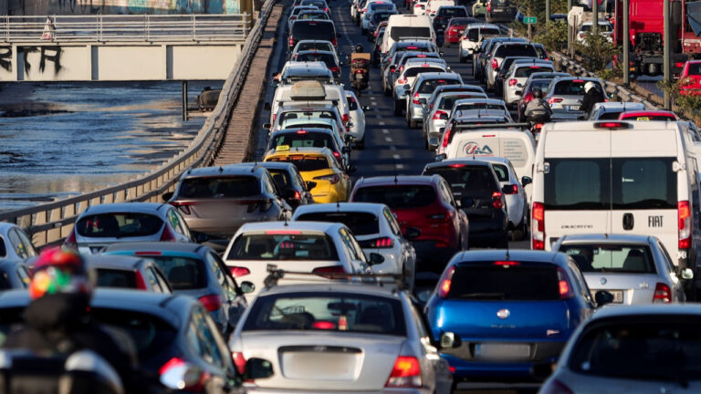 Οι προτάσεις που ακούστηκαν στη σύσκεψη για το κυκλοφοριακό πρόβλημα στην Αττική