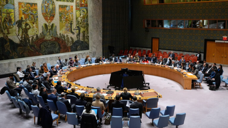 ΟΗΕ: Υιοθετήθηκε Ψήφισμα από Ελλάδα–ΗΠΑ για παράταση της μηνιαίας ενημέρωσης για τις επιθέσεις των Χούθι