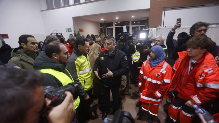 «Όλα σείστηκαν»: Συγκλονιστικές μαρτυρίες από τη σύγκρουση τρένων στην Ισπανία