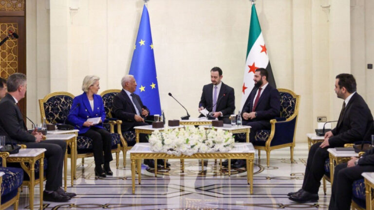 Ούρσουλα φον ντερ Λάιεν από Δαμασκό: Η Ευρώπη θα κάνει «ό,τι μπορεί» για να βοηθήσει τη Συρία