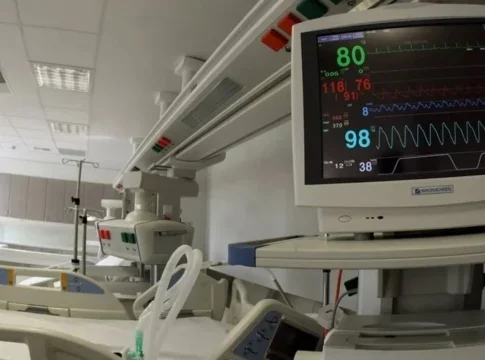 ΠΑΓΝΗ: Διασωληνωμένη και σε σταθερή κατάσταση η γιατρός με την μηνιγγίτιδα